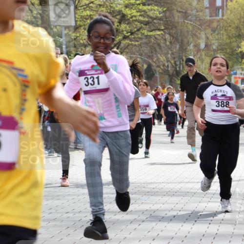 12.04.2026 - 45. Internationalen Wilhelmsburger Insellauf Strokosch-Dieckow http://msf.ph/oto/9492811 12.04.2026 14:50:43 Ziel 654, 420, 877, 1049, 1837, 609, 331, 626, 895, 357, 889, 408, 351, 893, 455, 388 meine-sportfotos.de