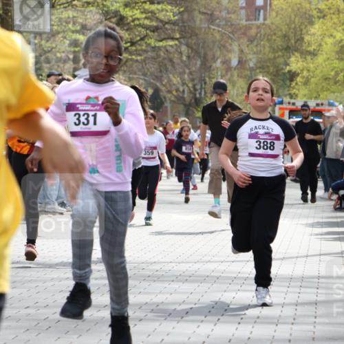 12.04.2026 - 45. Internationalen Wilhelmsburger Insellauf Strokosch-Dieckow http://msf.ph/oto/9492812 12.04.2026 14:50:43 Ziel 654, 420, 877, 1049, 1837, 609, 331, 626, 895, 357, 889, 408, 351, 893, 455, 388 meine-sportfotos.de