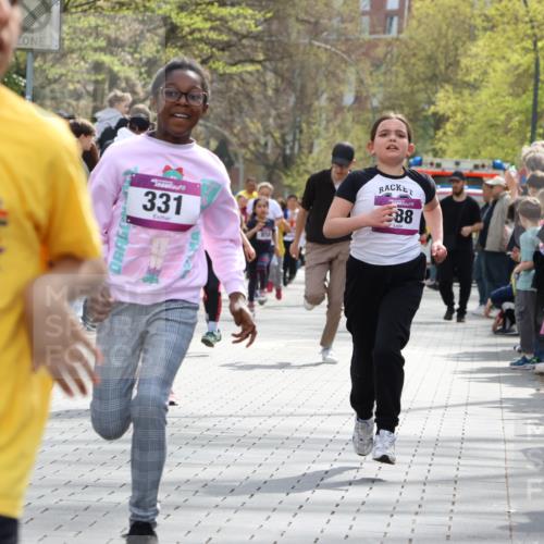 12.04.2026 - 45. Internationalen Wilhelmsburger Insellauf Strokosch-Dieckow http://msf.ph/oto/9492814 12.04.2026 14:50:43 Ziel 654, 420, 877, 1049, 1837, 609, 331, 626, 895, 357, 889, 408, 351, 893, 455, 388 meine-sportfotos.de