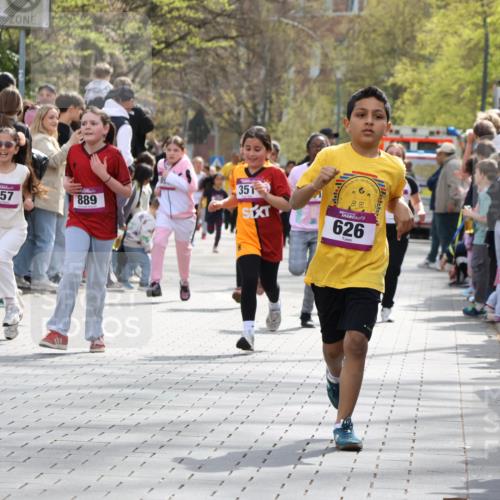 12.04.2026 - 45. Internationalen Wilhelmsburger Insellauf Strokosch-Dieckow http://msf.ph/oto/9492823 12.04.2026 14:50:40 Ziel 362, 865, 1844, 98, 22, 654, 420, 877, 1049, 1837, 609, 331, 626, 895, 357, 889, 408, 351, 893, 455 meine-sportfotos.de