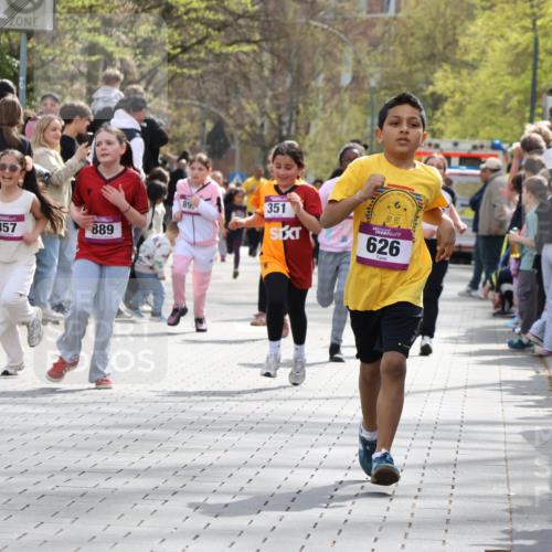 12.04.2026 - 45. Internationalen Wilhelmsburger Insellauf Strokosch-Dieckow http://msf.ph/oto/9492824 12.04.2026 14:50:40 Ziel 362, 865, 1844, 98, 22, 654, 420, 877, 1049, 1837, 609, 331, 626, 895, 357, 889, 408, 351, 893, 455 meine-sportfotos.de