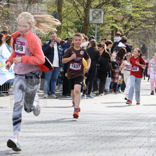 12.04.2026 - 45. Internationalen Wilhelmsburger Insellauf Strokosch-Dieckow http://msf.ph/oto/9492827 12.04.2026 14:50:38 Ziel 330, 362, 865, 1844, 98, 22, 654, 420, 877, 1049, 1837, 609, 331, 626, 895, 357 meine-sportfotos.de