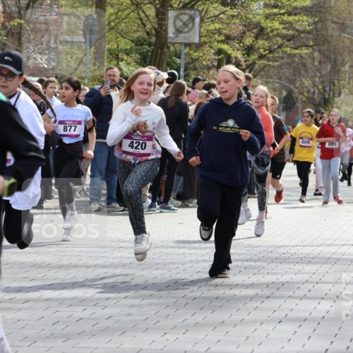 12.04.2026 - 45. Internationalen Wilhelmsburger Insellauf Strokosch-Dieckow http://msf.ph/oto/9492836 12.04.2026 14:50:36 Ziel 880, 151, 1035, 330, 362, 865, 1844, 98, 22, 654, 420, 877, 1049, 1837, 609, 331 meine-sportfotos.de