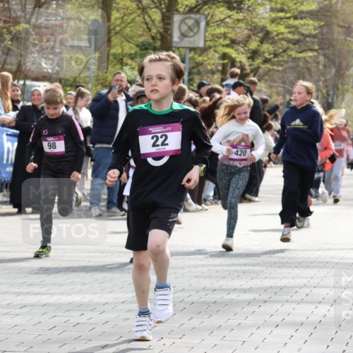 12.04.2026 - 45. Internationalen Wilhelmsburger Insellauf Strokosch-Dieckow http://msf.ph/oto/9492842 12.04.2026 14:50:34 Ziel 1834, 491, 426, 392, 880, 151, 1035, 330, 362, 865, 1844, 98, 22, 654, 420, 877, 1049 meine-sportfotos.de