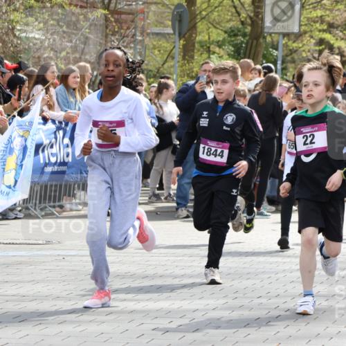 12.04.2026 - 45. Internationalen Wilhelmsburger Insellauf Strokosch-Dieckow http://msf.ph/oto/9492847 12.04.2026 14:50:34 Ziel 1834, 491, 426, 392, 880, 151, 1035, 330, 362, 865, 1844, 98, 22, 654, 420, 877, 1049 meine-sportfotos.de