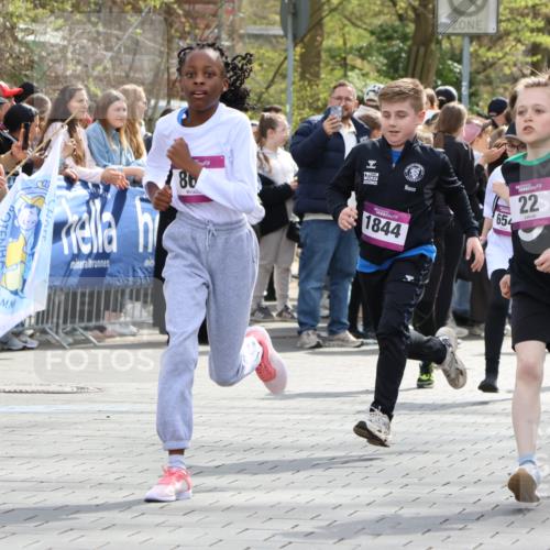 12.04.2026 - 45. Internationalen Wilhelmsburger Insellauf Strokosch-Dieckow http://msf.ph/oto/9492848 12.04.2026 14:50:34 Ziel 1834, 491, 426, 392, 880, 151, 1035, 330, 362, 865, 1844, 98, 22, 654, 420, 877, 1049 meine-sportfotos.de