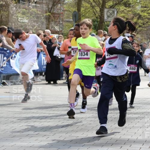12.04.2026 - 45. Internationalen Wilhelmsburger Insellauf Strokosch-Dieckow http://msf.ph/oto/9492862 12.04.2026 14:50:28 Ziel 475, 859, 1840, 504, 333, 391, 407, 883, 452, 1834, 491, 426, 392, 880, 151, 1035, 330, 362, 865 meine-sportfotos.de