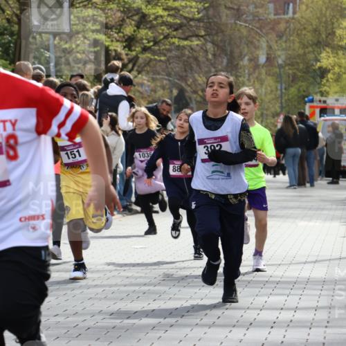 12.04.2026 - 45. Internationalen Wilhelmsburger Insellauf Strokosch-Dieckow http://msf.ph/oto/9492869 12.04.2026 14:50:27 Ziel 345, 429, 905, 461, 475, 859, 1840, 504, 333, 391, 407, 883, 452, 1834, 491, 426, 392, 880, 151, 1035, 330 meine-sportfotos.de
