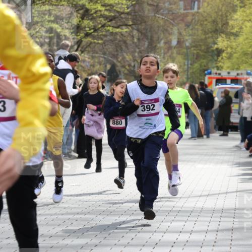 12.04.2026 - 45. Internationalen Wilhelmsburger Insellauf Strokosch-Dieckow http://msf.ph/oto/9492872 12.04.2026 14:50:27 Ziel 345, 429, 905, 461, 475, 859, 1840, 504, 333, 391, 407, 883, 452, 1834, 491, 426, 392, 880, 151, 1035, 330 meine-sportfotos.de