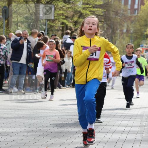 12.04.2026 - 45. Internationalen Wilhelmsburger Insellauf Strokosch-Dieckow http://msf.ph/oto/9492876 12.04.2026 14:50:26 Ziel 370, 345, 429, 905, 461, 475, 859, 1840, 504, 333, 391, 407, 883, 452, 1834, 491, 426, 392, 880, 151, 1035 meine-sportfotos.de