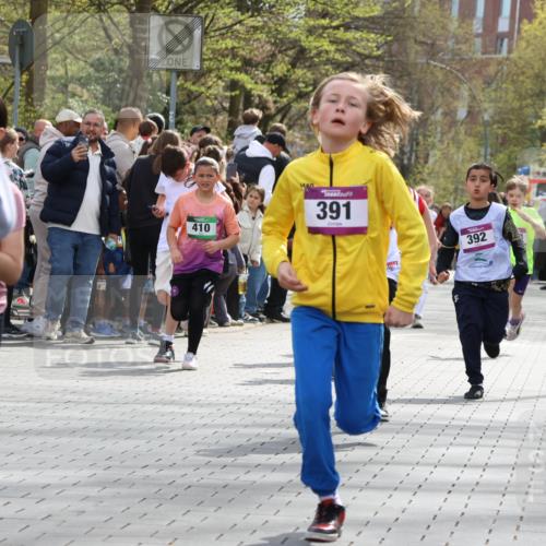 12.04.2026 - 45. Internationalen Wilhelmsburger Insellauf Strokosch-Dieckow http://msf.ph/oto/9492878 12.04.2026 14:50:25 Ziel 1037, 335, 370, 345, 429, 905, 461, 475, 859, 1840, 504, 333, 391, 407, 883, 452, 1834, 491, 426, 392, 880, 151, 1035 meine-sportfotos.de