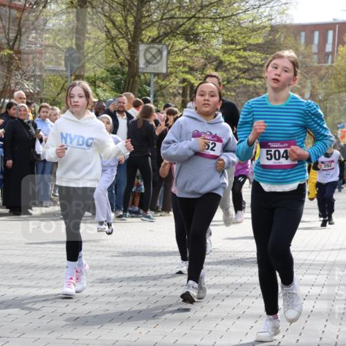 12.04.2026 - 45. Internationalen Wilhelmsburger Insellauf Strokosch-Dieckow http://msf.ph/oto/9492883 12.04.2026 14:50:24 Ziel 890, 500, 1037, 335, 370, 345, 429, 905, 461, 475, 859, 1840, 504, 333, 391, 407, 883, 452, 1834, 491, 426, 392, 880 meine-sportfotos.de