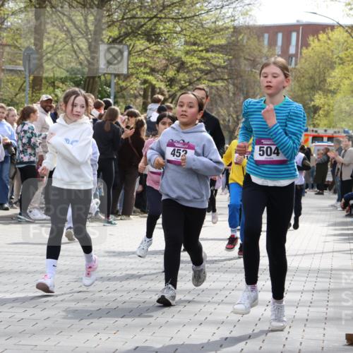 12.04.2026 - 45. Internationalen Wilhelmsburger Insellauf Strokosch-Dieckow http://msf.ph/oto/9492887 12.04.2026 14:50:24 Ziel 890, 500, 1037, 335, 370, 345, 429, 905, 461, 475, 859, 1840, 504, 333, 391, 407, 883, 452, 1834, 491, 426, 392, 880 meine-sportfotos.de