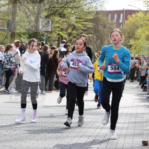 12.04.2026 - 45. Internationalen Wilhelmsburger Insellauf Strokosch-Dieckow http://msf.ph/oto/9492888 12.04.2026 14:50:23 Ziel 376, 890, 500, 1037, 335, 370, 345, 429, 905, 461, 475, 859, 1840, 504, 333, 391, 407, 883, 452, 1834, 491, 426, 392 meine-sportfotos.de