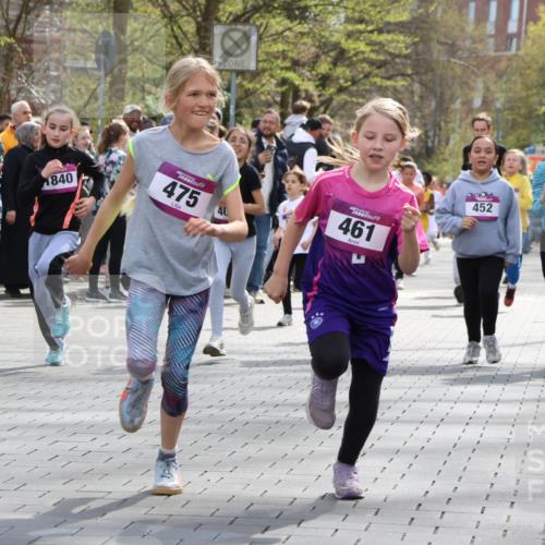 12.04.2026 - 45. Internationalen Wilhelmsburger Insellauf Strokosch-Dieckow http://msf.ph/oto/9492890 12.04.2026 14:50:22 Ziel 397, 393, 376, 890, 500, 1037, 335, 370, 345, 429, 905, 461, 475, 859, 1840, 504, 333, 391, 407, 883, 452, 1834, 491 meine-sportfotos.de