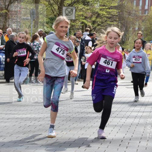 12.04.2026 - 45. Internationalen Wilhelmsburger Insellauf Strokosch-Dieckow http://msf.ph/oto/9492891 12.04.2026 14:50:22 Ziel 397, 393, 376, 890, 500, 1037, 335, 370, 345, 429, 905, 461, 475, 859, 1840, 504, 333, 391, 407, 883, 452, 1834, 491 meine-sportfotos.de