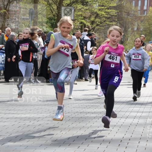 12.04.2026 - 45. Internationalen Wilhelmsburger Insellauf Strokosch-Dieckow http://msf.ph/oto/9492893 12.04.2026 14:50:22 Ziel 397, 393, 376, 890, 500, 1037, 335, 370, 345, 429, 905, 461, 475, 859, 1840, 504, 333, 391, 407, 883, 452, 1834, 491 meine-sportfotos.de