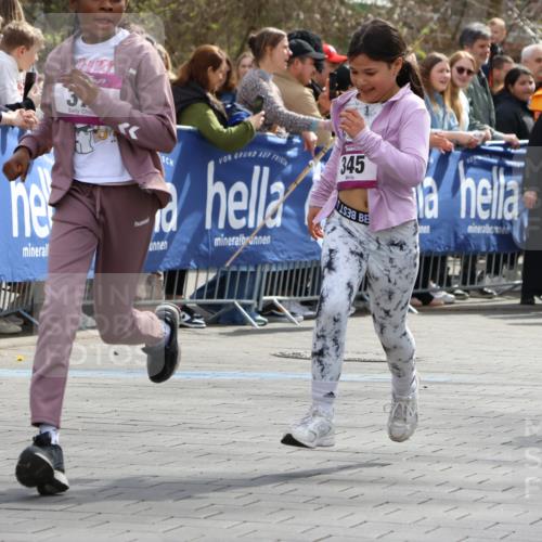 12.04.2026 - 45. Internationalen Wilhelmsburger Insellauf Strokosch-Dieckow http://msf.ph/oto/9492897 12.04.2026 14:50:20 Ziel 1829, 561, 469, 397, 393, 376, 890, 500, 1037, 335, 370, 345, 429, 905, 461, 475, 859, 1840, 504, 333, 391, 407, 883 meine-sportfotos.de