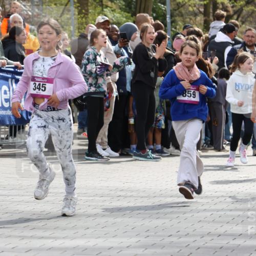 12.04.2026 - 45. Internationalen Wilhelmsburger Insellauf Strokosch-Dieckow http://msf.ph/oto/9492899 12.04.2026 14:50:19 Ziel 667, 661, 1829, 561, 469, 397, 393, 376, 890, 500, 1037, 335, 370, 345, 429, 905, 461, 475, 859, 1840, 504, 333, 391, 407 meine-sportfotos.de