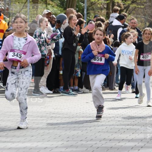 12.04.2026 - 45. Internationalen Wilhelmsburger Insellauf Strokosch-Dieckow http://msf.ph/oto/9492900 12.04.2026 14:50:19 Ziel 667, 661, 1829, 561, 469, 397, 393, 376, 890, 500, 1037, 335, 370, 345, 429, 905, 461, 475, 859, 1840, 504, 333, 391, 407 meine-sportfotos.de