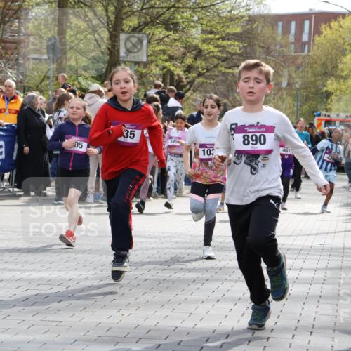 12.04.2026 - 45. Internationalen Wilhelmsburger Insellauf Strokosch-Dieckow http://msf.ph/oto/9492906 12.04.2026 14:50:17 Ziel 173, 369, 21, 403, 398, 1064, 667, 661, 1829, 561, 469, 397, 393, 376, 890, 500, 1037, 335, 370, 345, 429, 905, 461, 475, 859 meine-sportfotos.de