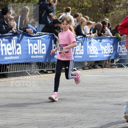 12.04.2026 - 45. Internationalen Wilhelmsburger Insellauf Strokosch-Dieckow http://msf.ph/oto/9492910 12.04.2026 14:50:16 Ziel 173, 369, 21, 403, 398, 1064, 667, 661, 1829, 561, 469, 397, 393, 376, 890, 500, 1037, 335, 370, 345, 429, 905, 461, 475, 859 meine-sportfotos.de