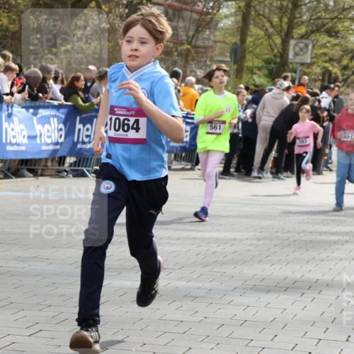 12.04.2026 - 45. Internationalen Wilhelmsburger Insellauf Strokosch-Dieckow http://msf.ph/oto/9492920 12.04.2026 14:50:12 Ziel 854, 885, 1801, 138, 355, 856, 1038, 516, 445, 395, 600, 168, 396, 871, 173, 369, 21, 403, 398, 1064, 667, 661, 1829, 561, 469, 397, 393, 376, 890, 500 meine-sportfotos.de