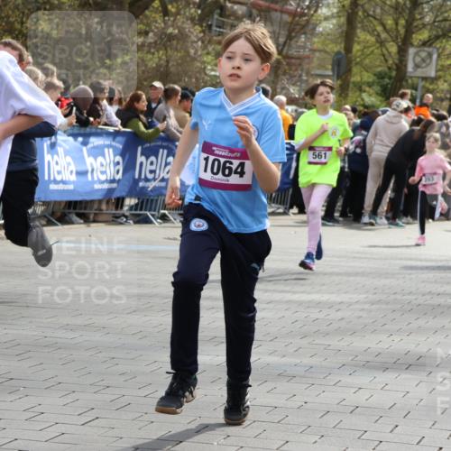 12.04.2026 - 45. Internationalen Wilhelmsburger Insellauf Strokosch-Dieckow http://msf.ph/oto/9492921 12.04.2026 14:50:12 Ziel 854, 885, 1801, 138, 355, 856, 1038, 516, 445, 395, 600, 168, 396, 871, 173, 369, 21, 403, 398, 1064, 667, 661, 1829, 561, 469, 397, 393, 376, 890, 500 meine-sportfotos.de