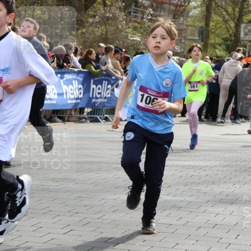 12.04.2026 - 45. Internationalen Wilhelmsburger Insellauf Strokosch-Dieckow http://msf.ph/oto/9492922 12.04.2026 14:50:12 Ziel 854, 885, 1801, 138, 355, 856, 1038, 516, 445, 395, 600, 168, 396, 871, 173, 369, 21, 403, 398, 1064, 667, 661, 1829, 561, 469, 397, 393, 376, 890, 500 meine-sportfotos.de