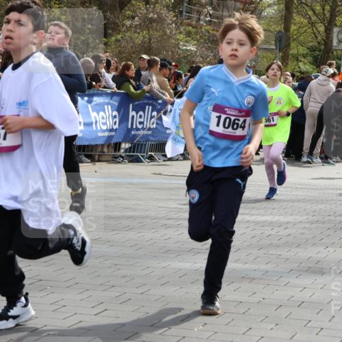 12.04.2026 - 45. Internationalen Wilhelmsburger Insellauf Strokosch-Dieckow http://msf.ph/oto/9492923 12.04.2026 14:50:12 Ziel 854, 885, 1801, 138, 355, 856, 1038, 516, 445, 395, 600, 168, 396, 871, 173, 369, 21, 403, 398, 1064, 667, 661, 1829, 561, 469, 397, 393, 376, 890, 500 meine-sportfotos.de