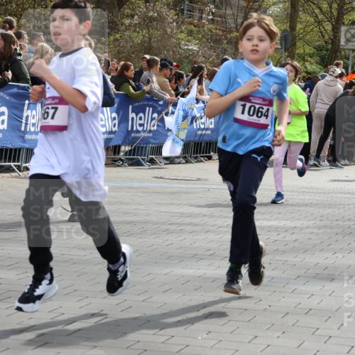 12.04.2026 - 45. Internationalen Wilhelmsburger Insellauf Strokosch-Dieckow http://msf.ph/oto/9492925 12.04.2026 14:50:12 Ziel 854, 885, 1801, 138, 355, 856, 1038, 516, 445, 395, 600, 168, 396, 871, 173, 369, 21, 403, 398, 1064, 667, 661, 1829, 561, 469, 397, 393, 376, 890, 500 meine-sportfotos.de