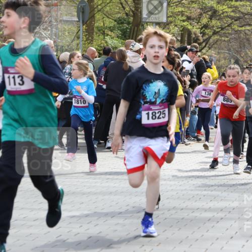 12.04.2026 - 45. Internationalen Wilhelmsburger Insellauf Strokosch-Dieckow http://msf.ph/oto/9492964 12.04.2026 14:50:02 Ziel 400, 672, 368, 898, 1039, 901, 131, 1061, 624, 1825, 141, 164, 113, 1845, 1849, 1810, 352, 902, 1814, 860, 854, 885, 1801, 138, 355, 856, 1038, 516, 445 meine-sportfotos.de