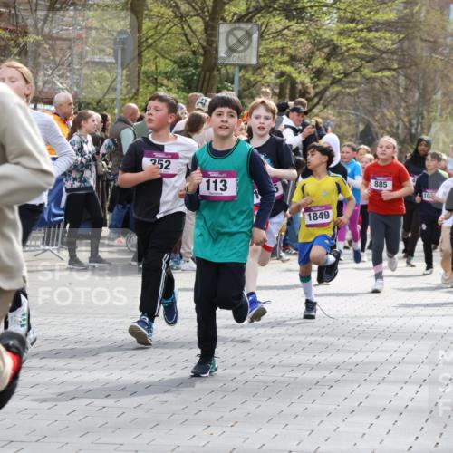12.04.2026 - 45. Internationalen Wilhelmsburger Insellauf Strokosch-Dieckow http://msf.ph/oto/9492966 12.04.2026 14:50:01 Ziel 572, 336, 1036, 1847, 400, 672, 368, 898, 1039, 901, 131, 1061, 624, 1825, 141, 164, 113, 1845, 1849, 1810, 352, 902, 1814, 860, 854, 885, 1801, 138, 355, 856 meine-sportfotos.de