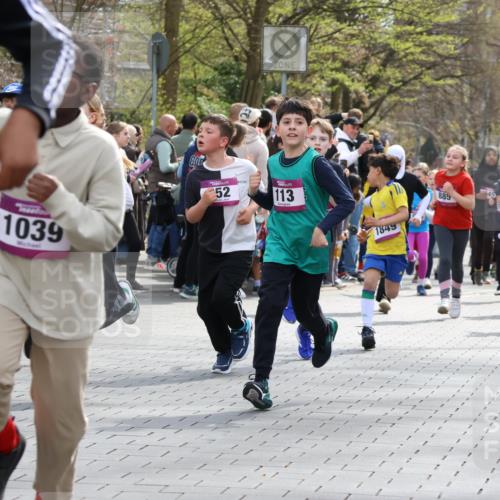12.04.2026 - 45. Internationalen Wilhelmsburger Insellauf Strokosch-Dieckow http://msf.ph/oto/9492968 12.04.2026 14:50:01 Ziel 572, 336, 1036, 1847, 400, 672, 368, 898, 1039, 901, 131, 1061, 624, 1825, 141, 164, 113, 1845, 1849, 1810, 352, 902, 1814, 860, 854, 885, 1801, 138, 355, 856 meine-sportfotos.de