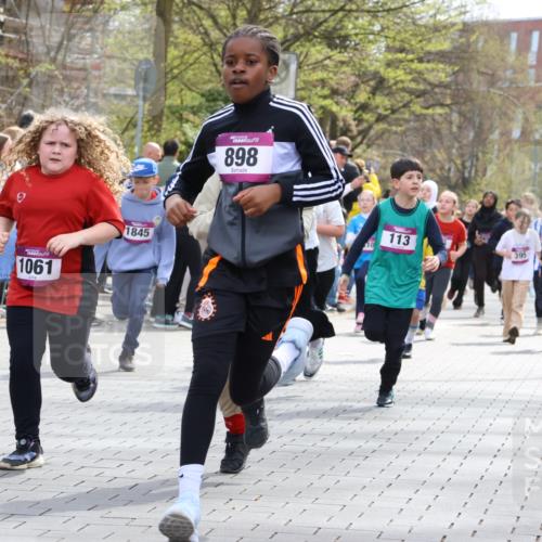 12.04.2026 - 45. Internationalen Wilhelmsburger Insellauf Strokosch-Dieckow http://msf.ph/oto/9492971 12.04.2026 14:50:00 Ziel 875, 572, 336, 1036, 1847, 400, 672, 368, 898, 1039, 901, 131, 1061, 624, 1825, 141, 164, 113, 1845, 1849, 1810, 352, 902, 1814, 860, 854, 885 meine-sportfotos.de