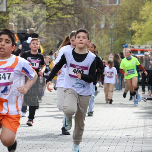 12.04.2026 - 45. Internationalen Wilhelmsburger Insellauf Strokosch-Dieckow http://msf.ph/oto/9492988 12.04.2026 14:49:54 Ziel 389, 1821, 857, 872, 402, 451, 608, 466, 878, 849, 861, 875, 572, 336, 1036, 1847, 400, 672, 368, 898, 1039 meine-sportfotos.de