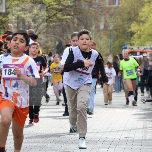 12.04.2026 - 45. Internationalen Wilhelmsburger Insellauf Strokosch-Dieckow http://msf.ph/oto/9492991 12.04.2026 14:49:54 Ziel 389, 1821, 857, 872, 402, 451, 608, 466, 878, 849, 861, 875, 572, 336, 1036, 1847, 400, 672, 368, 898, 1039 meine-sportfotos.de