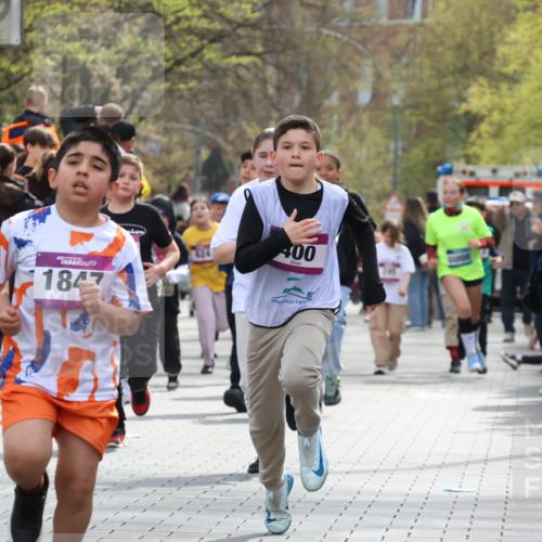 12.04.2026 - 45. Internationalen Wilhelmsburger Insellauf Strokosch-Dieckow http://msf.ph/oto/9492992 12.04.2026 14:49:54 Ziel 389, 1821, 857, 872, 402, 451, 608, 466, 878, 849, 861, 875, 572, 336, 1036, 1847, 400, 672, 368, 898, 1039 meine-sportfotos.de