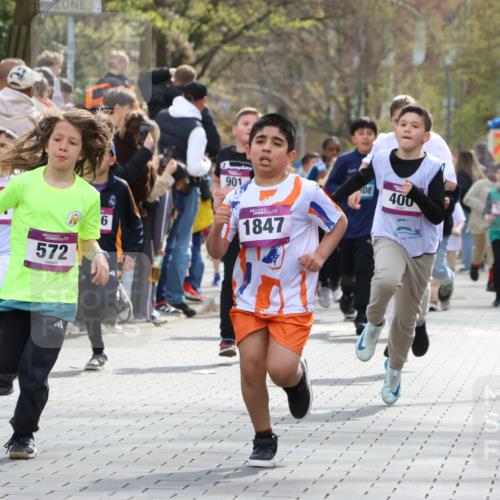 12.04.2026 - 45. Internationalen Wilhelmsburger Insellauf Strokosch-Dieckow http://msf.ph/oto/9492993 12.04.2026 14:49:53 Ziel 389, 1821, 857, 872, 402, 451, 608, 466, 878, 849, 861, 875, 572, 336, 1036, 1847, 400, 672, 368 meine-sportfotos.de