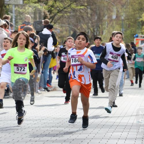 12.04.2026 - 45. Internationalen Wilhelmsburger Insellauf Strokosch-Dieckow http://msf.ph/oto/9492996 12.04.2026 14:49:53 Ziel 389, 1821, 857, 872, 402, 451, 608, 466, 878, 849, 861, 875, 572, 336, 1036, 1847, 400, 672, 368 meine-sportfotos.de