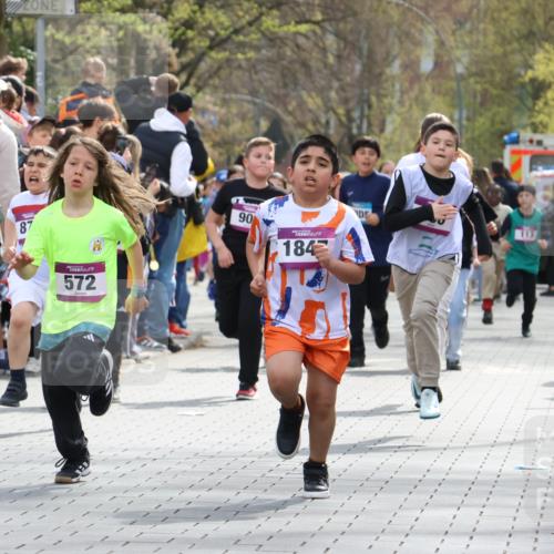 12.04.2026 - 45. Internationalen Wilhelmsburger Insellauf Strokosch-Dieckow http://msf.ph/oto/9492997 12.04.2026 14:49:53 Ziel 389, 1821, 857, 872, 402, 451, 608, 466, 878, 849, 861, 875, 572, 336, 1036, 1847, 400, 672, 368 meine-sportfotos.de