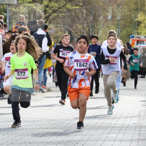 12.04.2026 - 45. Internationalen Wilhelmsburger Insellauf Strokosch-Dieckow http://msf.ph/oto/9492998 12.04.2026 14:49:53 Ziel 389, 1821, 857, 872, 402, 451, 608, 466, 878, 849, 861, 875, 572, 336, 1036, 1847, 400, 672, 368 meine-sportfotos.de