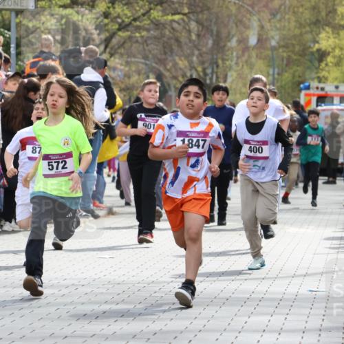12.04.2026 - 45. Internationalen Wilhelmsburger Insellauf Strokosch-Dieckow http://msf.ph/oto/9492999 12.04.2026 14:49:53 Ziel 389, 1821, 857, 872, 402, 451, 608, 466, 878, 849, 861, 875, 572, 336, 1036, 1847, 400, 672, 368 meine-sportfotos.de