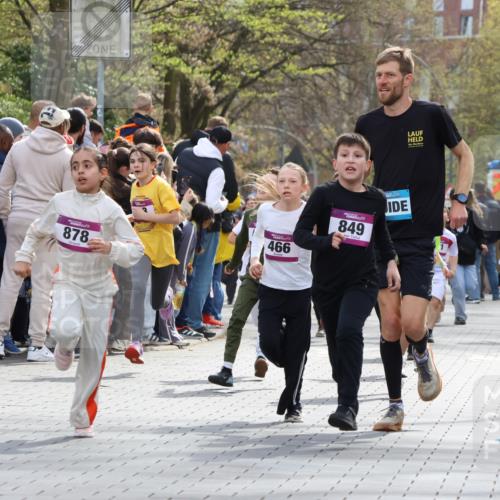 12.04.2026 - 45. Internationalen Wilhelmsburger Insellauf Strokosch-Dieckow http://msf.ph/oto/9493008 12.04.2026 14:49:50 Ziel 1830, 1848, 439, 389, 1821, 857, 872, 402, 451, 608, 466, 878, 849, 861, 875, 572, 336, 1036, 1847, 400 meine-sportfotos.de