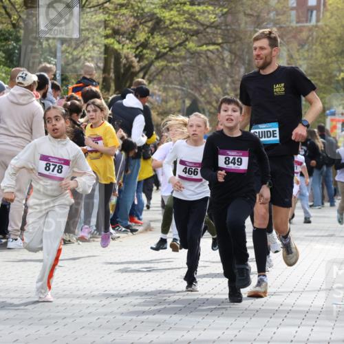 12.04.2026 - 45. Internationalen Wilhelmsburger Insellauf Strokosch-Dieckow http://msf.ph/oto/9493009 12.04.2026 14:49:50 Ziel 1830, 1848, 439, 389, 1821, 857, 872, 402, 451, 608, 466, 878, 849, 861, 875, 572, 336, 1036, 1847, 400 meine-sportfotos.de