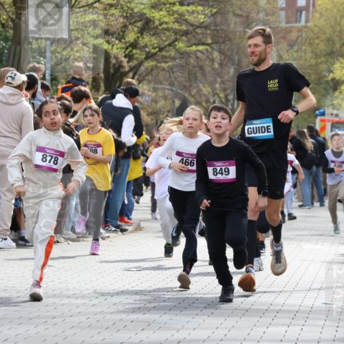 12.04.2026 - 45. Internationalen Wilhelmsburger Insellauf Strokosch-Dieckow http://msf.ph/oto/9493010 12.04.2026 14:49:50 Ziel 1830, 1848, 439, 389, 1821, 857, 872, 402, 451, 608, 466, 878, 849, 861, 875, 572, 336, 1036, 1847, 400 meine-sportfotos.de