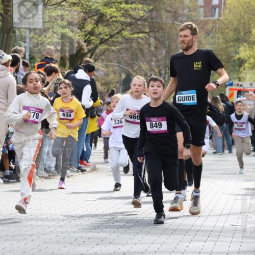 12.04.2026 - 45. Internationalen Wilhelmsburger Insellauf Strokosch-Dieckow http://msf.ph/oto/9493011 12.04.2026 14:49:50 Ziel 1830, 1848, 439, 389, 1821, 857, 872, 402, 451, 608, 466, 878, 849, 861, 875, 572, 336, 1036, 1847, 400 meine-sportfotos.de