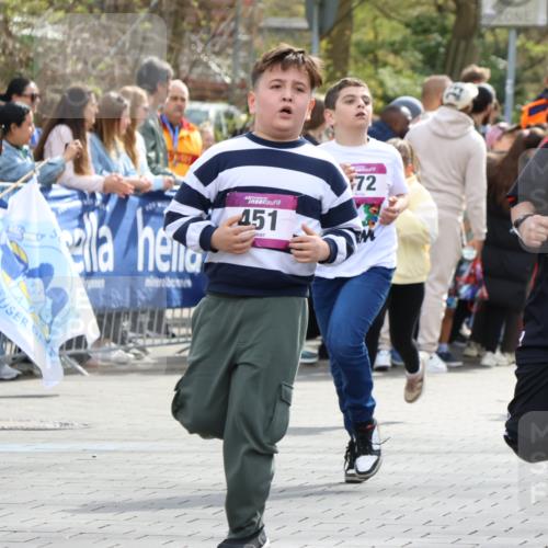 12.04.2026 - 45. Internationalen Wilhelmsburger Insellauf Strokosch-Dieckow http://msf.ph/oto/9493013 12.04.2026 14:49:49 Ziel 1811, 367, 1830, 1848, 439, 389, 1821, 857, 872, 402, 451, 608, 466, 878, 849, 861, 875, 572, 336, 1036, 1847 meine-sportfotos.de
