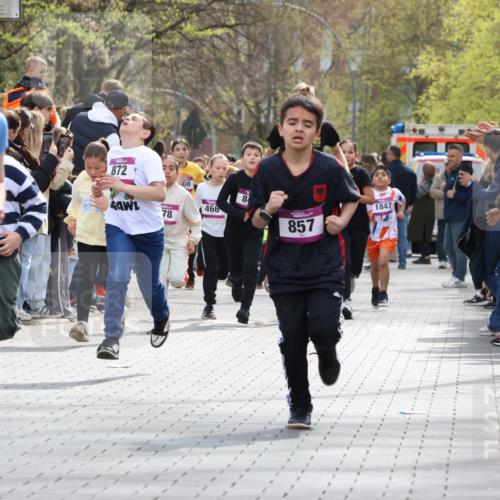 12.04.2026 - 45. Internationalen Wilhelmsburger Insellauf Strokosch-Dieckow http://msf.ph/oto/9493021 12.04.2026 14:49:47 Ziel 1813, 497, 1808, 406, 1811, 367, 1830, 1848, 439, 389, 1821, 857, 872, 402, 451, 608, 466, 878, 849, 861 meine-sportfotos.de