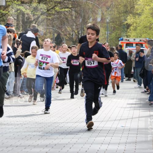 12.04.2026 - 45. Internationalen Wilhelmsburger Insellauf Strokosch-Dieckow http://msf.ph/oto/9493023 12.04.2026 14:49:47 Ziel 1813, 497, 1808, 406, 1811, 367, 1830, 1848, 439, 389, 1821, 857, 872, 402, 451, 608, 466, 878, 849, 861 meine-sportfotos.de